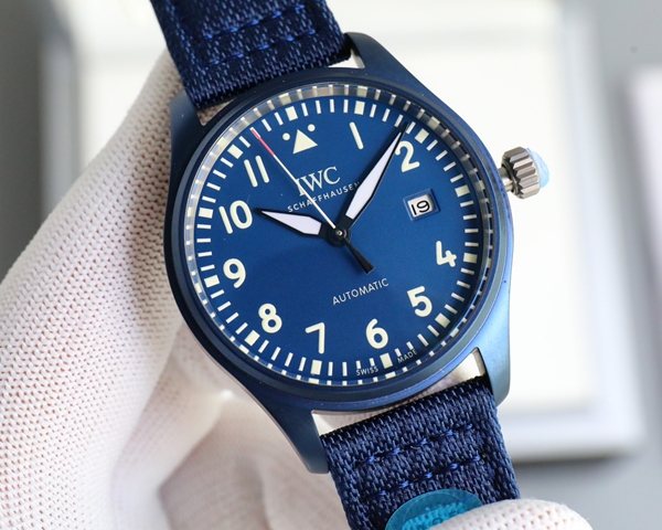 アイ・ダブリュー・シー正面デザイン